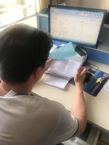 按照行政事业单位新会计制度要求,设置账套并进行数据初始化